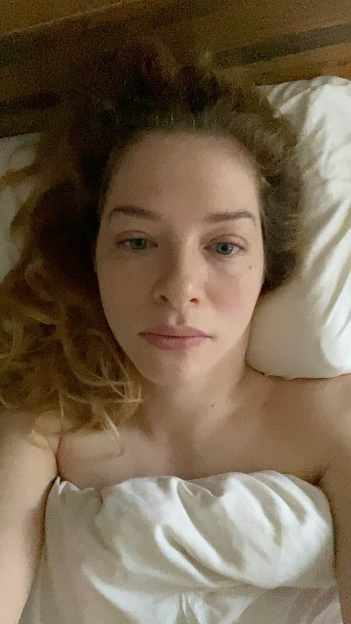 レイチェル・レフィブレのインスタグラム：「Sometimes you can’t get up. Love yourself anyway.」