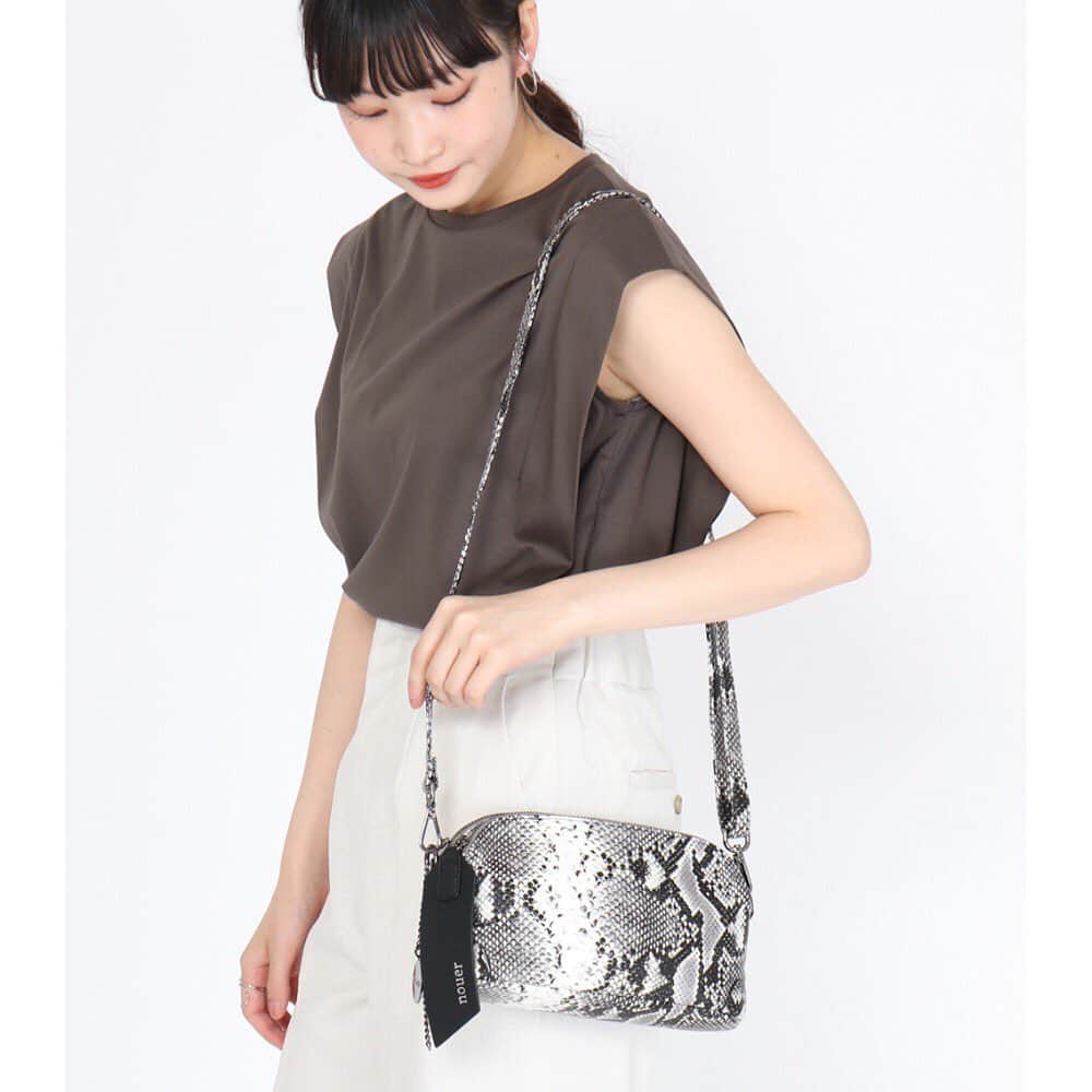 nouerさんのインスタグラム写真 - (nouerInstagram)「. ○New Item○ . 大人気のウォッシュフェイクレザーハンドバッグにパイソン柄の新作が登場！ ． コンパクトなサイズ感ながらも収納スペースがしっかりとあり機能面でも魅力です◎ ． スタイリングに1点投入するだけでこなれ感を演出してくれるアイテムです☺︎ . [hand bag no.14-51-20110] [shoulder bag no.14-51-20111] ． . . #2020SS #spring #summer #fashion #trend #item #bag #handbag #shoulderbag#python #instafashion #instagood  #nouer #PECHINCHAR #condiment  #ヌエール #ファッション #トレンド #アイテム#バッグ#ハンドバッグ#ショルダーバッグ #パイソン. 気になる点があればお気軽にコメントどうぞ💭」5月22日 18時12分 - nouer_official