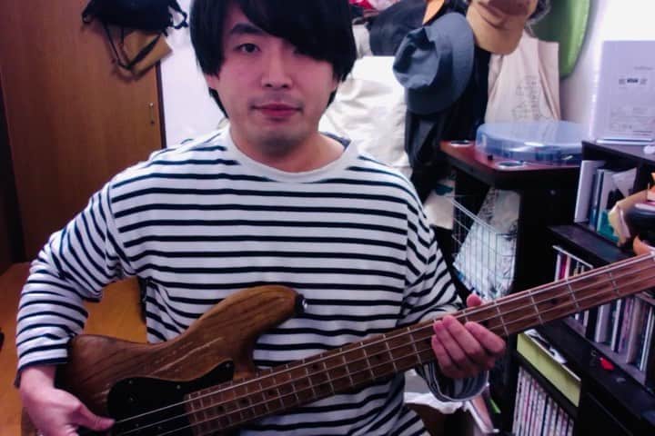 井澤惇のインスタグラム：「Bondの前半の演奏動画をあげました！ベーシストとして最大限の努力をしました！ #おうち時間　#stayhome #StayAtHome」