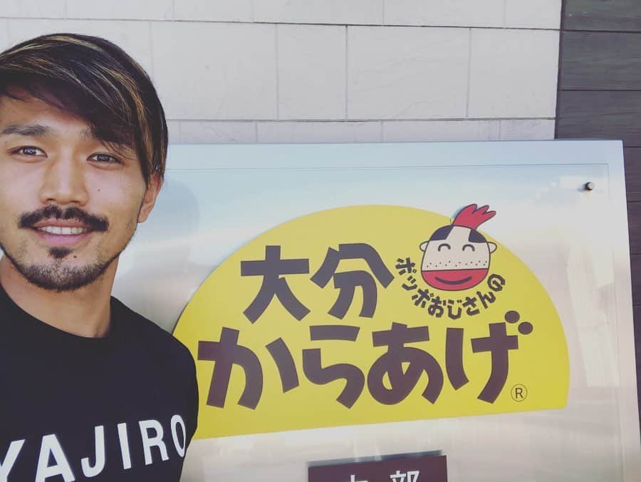 伊佐耕平のインスタグラム：「【1人スポンサー様訪問】  AD BOARD SPONSORS ポッポおじさんの大分からあげ様  いつもありがとうございます! これからも宜しくお願い致します! 大分の人なら絶対歌えちゃう!!!!! #1人スポンサー様訪問 #ポッポおじさんの大分からあげ様 #人生は常に今から」