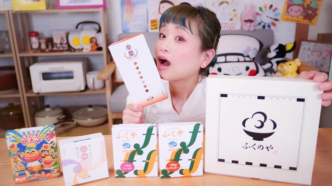ロシアン佐藤のインスタグラム：「5月29日はYouTubeでごはん１升ライブ！ 一緒に明太子食べよ〜〜〜！ 月曜までに注文すると、リアルタイムで一緒に食べれるよー😋❤️ 今回は、全部ふくやさん(@fukuya.mentaiko)の明太子！ めっちゃ辛いのもあれば、お子様向けやら、おしゃんなやつやら、 いろんな種類があるから、ホームページ見てみてね🙆 お話ししながら同じもの食べて、一緒に博多に行った気分を味わお〜〜🍚 #明太子 #おうちごはん #夜ごはん #博多グルメ #youtube #live #博多行きたい」
