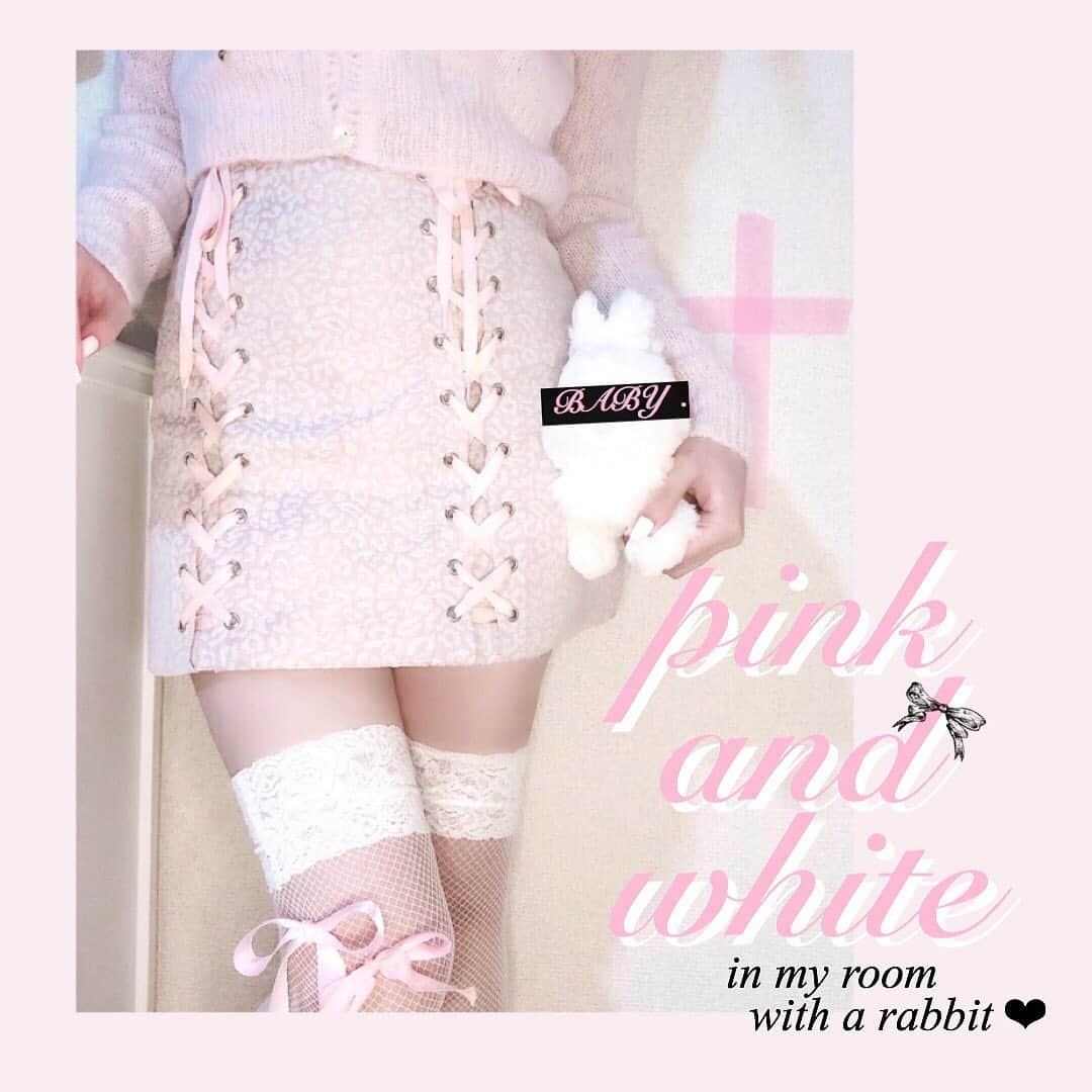 胡桃兎愛のインスタグラム：「××× 網ニーハイにリボン付けてみた🎀 dについてるリボンは胡桃の手書き🖋❤︎」
