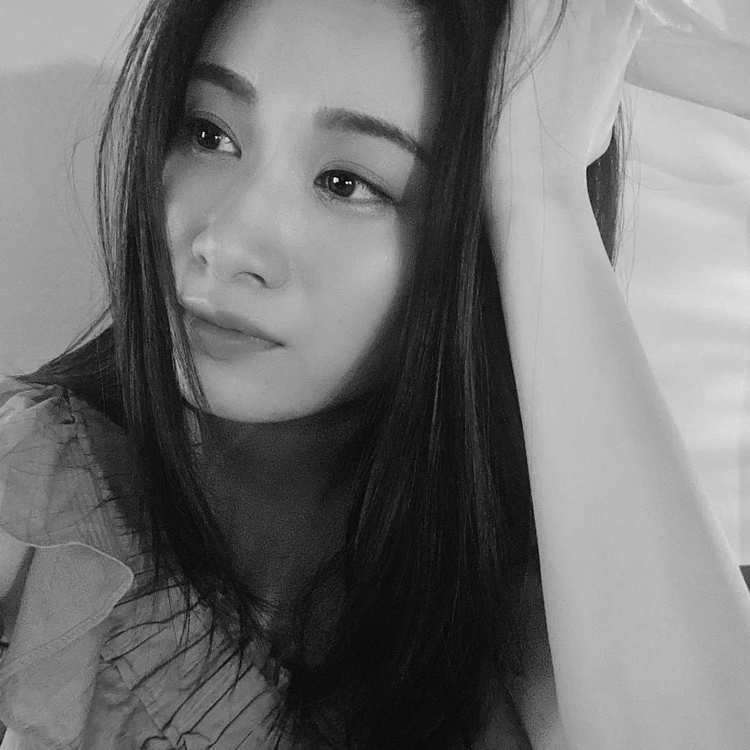 鈴木芳奈のインスタグラム：「👀ちらっ」