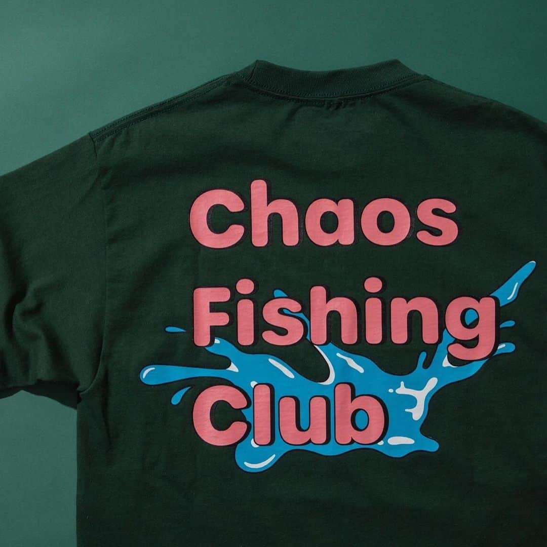 BEAMS MENさんのインスタグラム写真 - (BEAMS MENInstagram)「・ Chaos Fishing Club x Crocs Classic Clog Chaos Fishing Club × BEAMS T 5/30(sat)release ・ 世界的なカジュアルフットウェアブランド＜Crocs＞と釣りとスケートをこよなく愛する＜Chaos Fishing Club＞とのコラボレーション。 ・ 暗闇で光るグローインザダークの仕様に加え＜Chaos Fishing Club＞のアイコニックなキャラクターである「お魚くん」の初の3D化やオリジナルデザインのシューズボックスなどスペシャルな仕上がりとなっております。 ・ 同コラボレーションを記念し＜Chaos Fishing Club＞とのBEAMS T別注商材も 5月30日(土)よりBEAMS公式サイト及びBEAMS T展開店舗にて発売致します。 ・ @chaos_fishing_club @crocsjp @beams_t ・ #chaosfishingclub #crocs #beamst」5月22日 19時03分 - beams_mens_casual