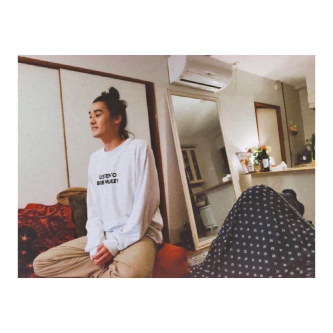中川裕太のインスタグラム：「Listen to BOB MARLEY ............... #bassethound  #surf  #actor  #演员  #日本  #中国  #电影  #映画 #ukulele」