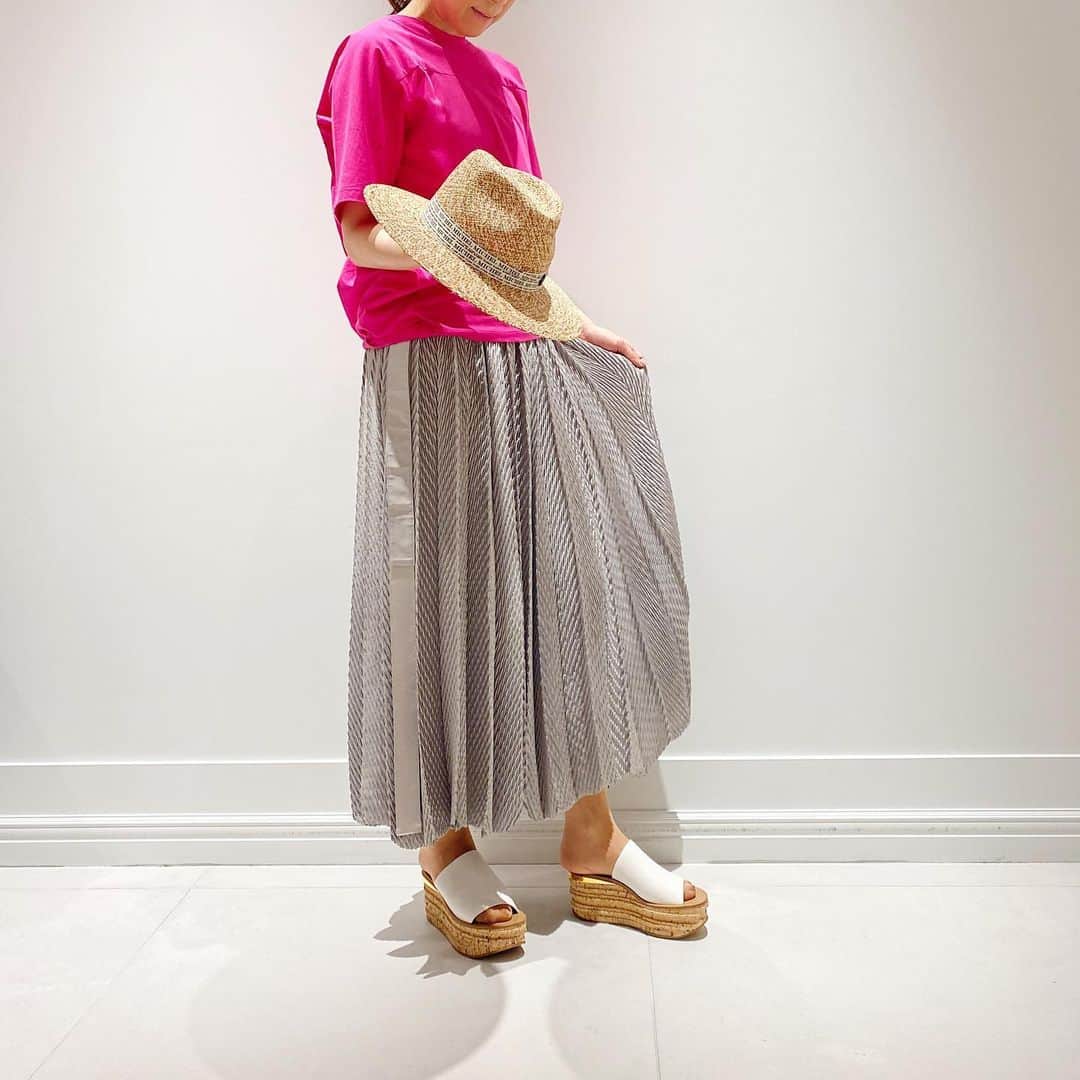 The SECRETCLOSETのインスタグラム：「***﻿ @cyclasofficial ﻿ ﻿ ﻿ #marni﻿ GATHERED BACK T SHIRTS﻿ ¥53,900(tax in)﻿ ﻿ PLY HERRINGBONE PLEATS SKIRT﻿ ¥162,800(tax in)﻿ ﻿ ﻿ ﻿ 素敵な春夏新作商品がたくさん入荷しております。﻿ また店頭通販も承っております。﻿ ﻿ 商品のお問い合わせは二子玉川店、名古屋店まで﻿ お問い合わせ下さい。﻿ ﻿ ﻿ ﻿ #thesecretcloset ﻿ #thesecretclosettokyo ﻿ #cyclas﻿ #cyclasofficial ﻿ #futakotamagawa﻿ #roppongi﻿ #nagoya﻿ #shinjuku﻿ #Ginza﻿ #シークレットクロゼット﻿ #シクラス」
