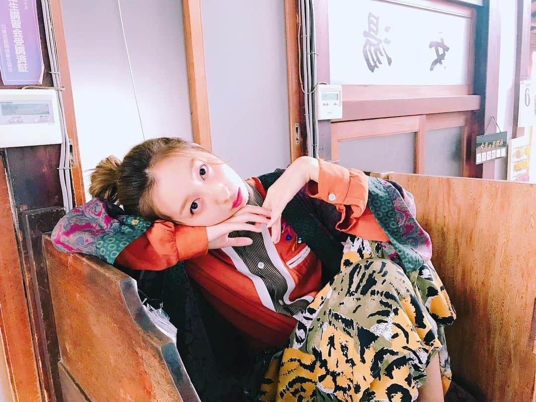 飯田里穂さんのインスタグラム写真 - (飯田里穂Instagram)「銭湯シーンoff shot🧖‍♀️ ＊最後動画あるよん！  ここを経営されているご家族の息子さんが まだ発売前のアルバム「Special days」をフラゲしてくださっていて すごく嬉しかったのを覚えてます。  ありがとうございました☺️ いつか世界が変わるまでも聞いてくれたかな？  #写真大胆整理 #offshot #いつか世界が変わるまで #飯田里穂」5月22日 19時20分 - rippi_ii