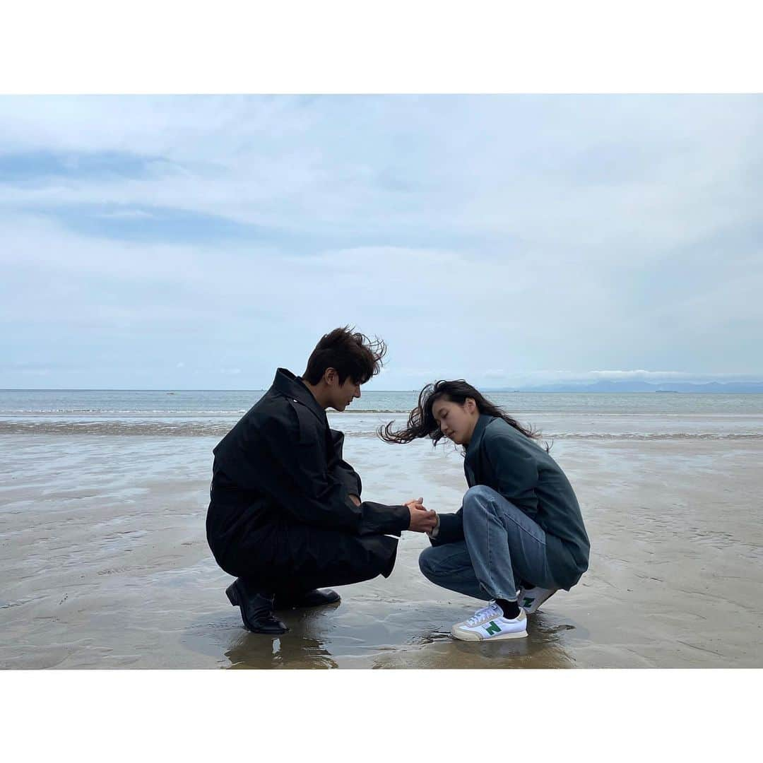 キム・ゴウンさんのインスタグラム写真 - (キム・ゴウンInstagram)「우리 오늘도 더킹과 함께해 보아요 🌊 #더킹영원의군주」5月22日 19時28分 - ggonekim