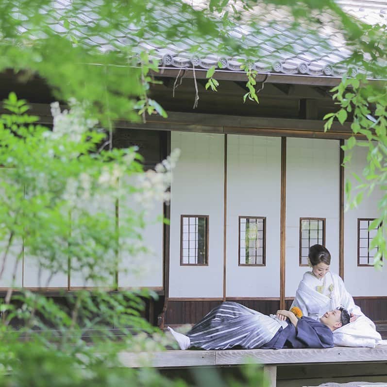 CLAIREのインスタグラム：「新緑に囲まれて✨vol.2🍃 ・ リラックスリラックス😊 ・ いずれ前撮りや結婚写真を撮る時の参考にどうぞ。 ・ @clairebridalstudio」