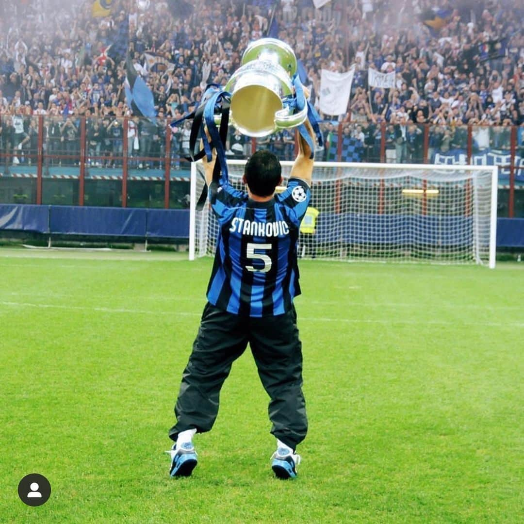 デヤン・スタンコビッチのインスタグラム：「Brividi ed emozioni profonde...ricordi di un gruppo fantastico composta da uomini e campioni! 🙌🏼🔥🏆🏆🏆 #Triplete @inter #10yearsago @championsleague #memories #madrid @sobesport」