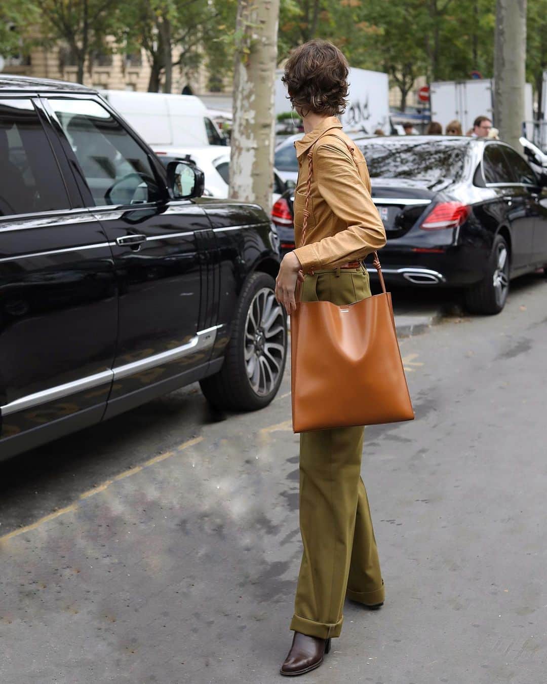Lee Oliveiraさんのインスタグラム写真 - (Lee OliveiraInstagram)「28th September 2019  Avenue du Président Wilson, Paris . . . . #paris #streetphotography #style #modeloffduty」5月22日 19時53分 - leeoliveira