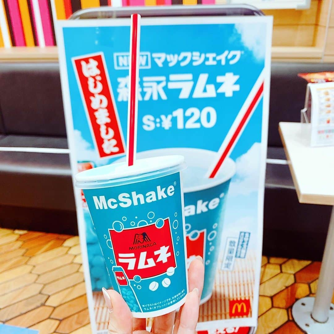 kkkkkaoriiiiiのインスタグラム：「マックの森永ラムネ 飲んでみた❣️ CM見たとき『森永ラブ』って聞き間違えて、忘れてた子供の頃の記憶が蘇ったよね〜🍔 森永ラブとは、かつて日本に存在したハンバーガーチェーンであるby Wikipedia 共感してくれる人いるかな〜💓💓 . 爽やかでおいしかったです💓  #マクドナルド  #mcdonalds  #森永love  #森永ラムネ #ひょんなことこら思い出した子供の頃の記憶 @mcdonaldsjapan」