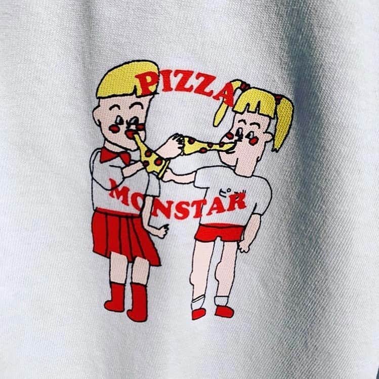 ユウキさんのインスタグラム写真 - (ユウキInstagram)「京都のピザ屋さん @pizza_monstar  PIZZA MONSTAR に Tシャツを2種デザインしたよ🍕 コロナで大変ななかだけどお店を一新して ワクワクすることがしたい！ってゆう 熱いメールもらって感激したんだ〜。 参加できてうれしい♡ 他にもげきかわなTシャツだらけだった！ 京都のみんなチェックしてみてね おちついたらピザ食べにいこっと🤲♡ #pizza #tshirtdesign #artwark」5月22日 20時00分 - yuukichan2