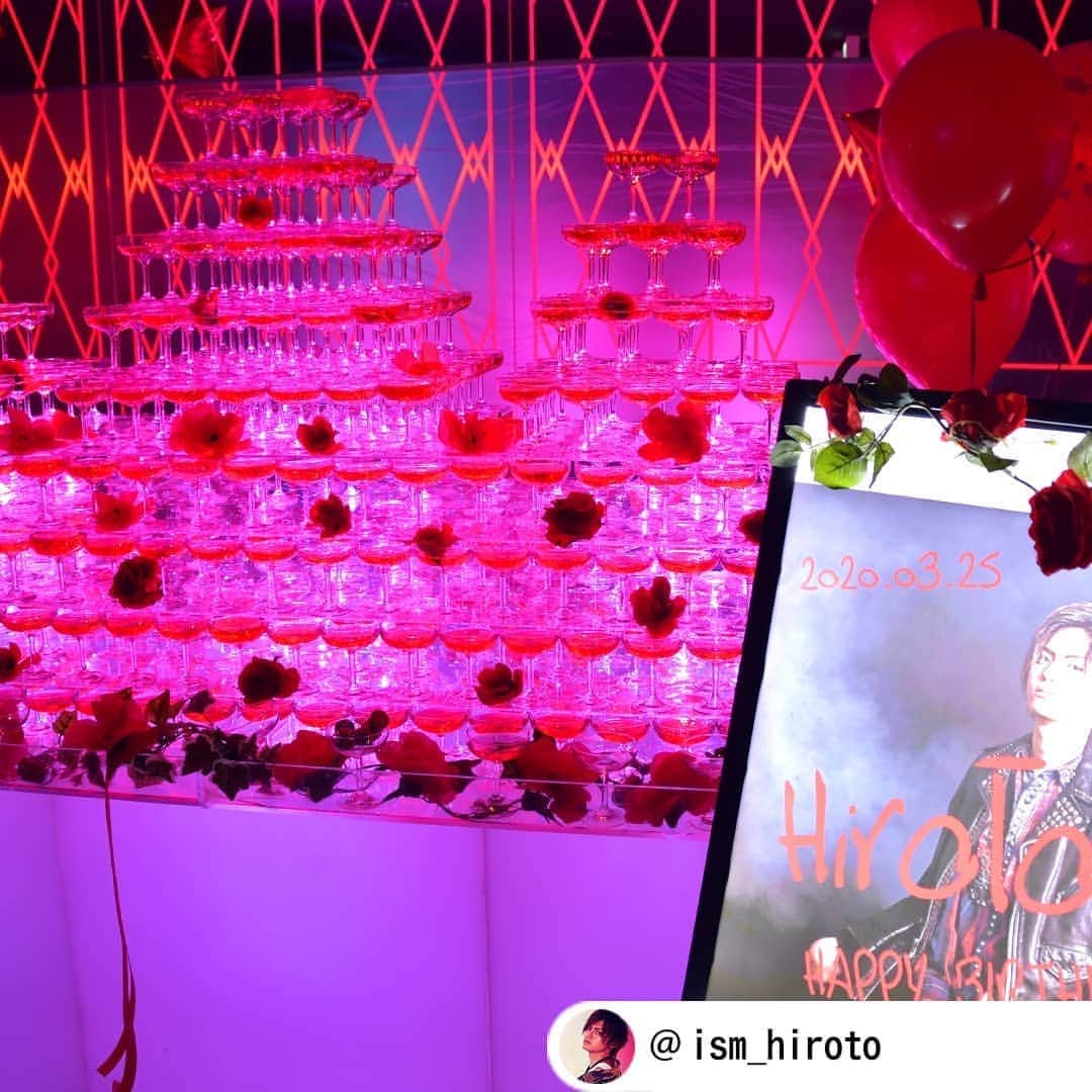 ホス キンのインスタグラム：「. 🍾ホストクラブのイベントシーン🍾 今回は『ISM』に在籍の紘乙さんです!! . 🎉HAPPYBIRTHDAY🎉 . ISMの盛り上げ男😄紘乙さんの🎂BDイベントです!! . 色濃く輝くシャンパンタワー🍾が店内を照らします✨  オリシャン🍾を手に持つ紘乙さん💖  仲間たちに囲まれて最高の時間を過ごしました🎶 . 紘乙さんお誕生日おめでとうございます🎊 . 紘乙さんのインスタはこちら💁‍♂ @ism_hiroto . お店のインスタはこちら🏘 @ism_osaka.official . @hoskininfo . #ホスキン #ISM . #ホスト #ホストクラブ #イベント #水商売 #クラブ #イケメン #男前 # #お酒 #シャンパン #シャンパンタワー #バースデーケーキ #インスタ映え #ドンペリ #テキーラ . #大阪 #大阪ミナミ #ミナミ #心斎橋 #道頓堀 #宗右衛門町 #難波 #なんば . #hoskin #osaka #hostclub #followme」
