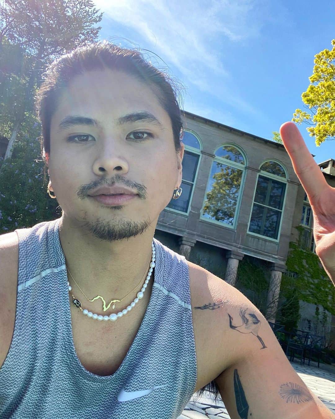 稲木ジョージのインスタグラム：「Hairiest I can get lol 🧔🏽」