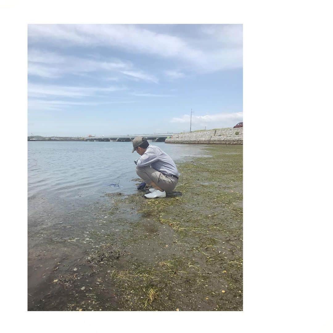 大石参月さんのインスタグラム写真 - (大石参月Instagram)「キスつれたーんっっっ( ＾∀＾)！！ 服が写真仕様意識してなくて釣り仕様すぎてすみません。笑 #地元を楽しむ #キス釣り🎣 #潮干狩り #withぱぱ #大石参月」5月22日 20時29分 - ohishi_mitsuki