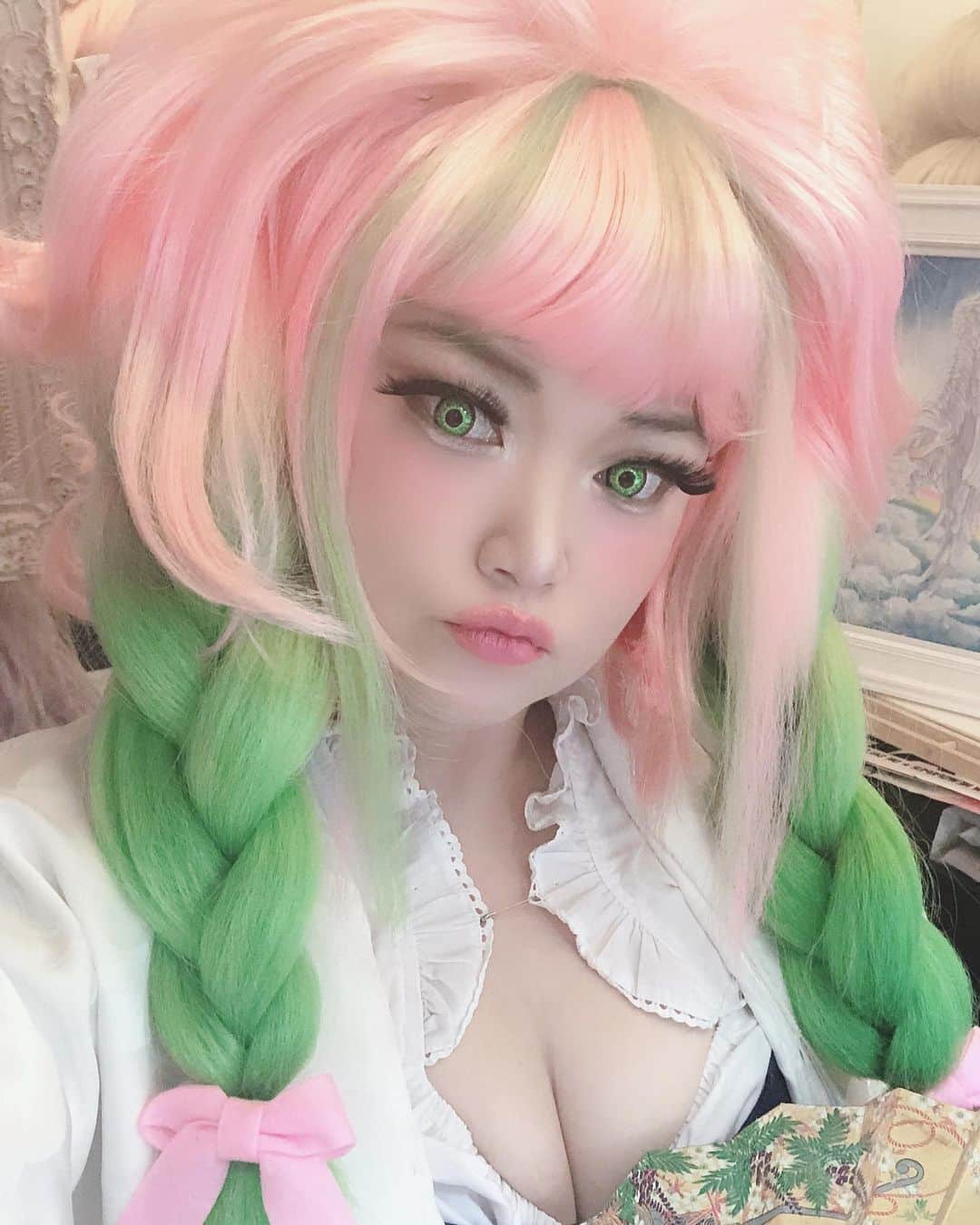 ジュン中山のインスタグラム：「Joining @bartschland virtual event #ontopnyc 🗽🇺🇸 from Tokyo🇯🇵 I look 👀 fabulous today as #mitsurikanroji  from #demonslayer #甘露寺蜜璃  #鬼滅の刃 #cosplay  #zoom #crazy」