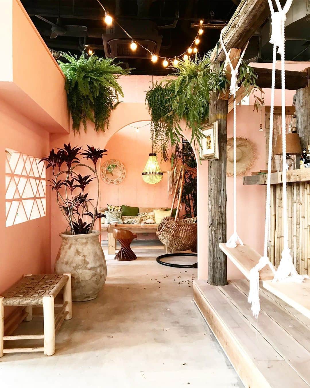 Jura Furnitureのグルメインスタ