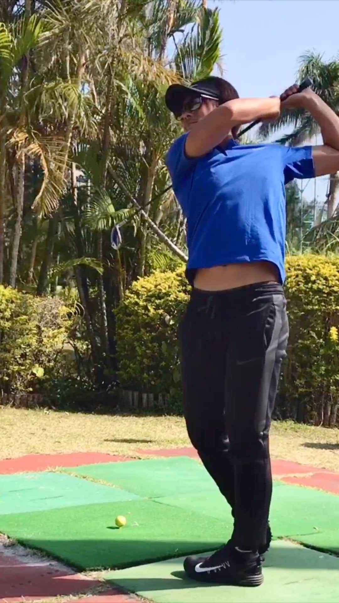 安藝正俊のインスタグラム：「休日はアクティブレスト チームメイトとのんびりゴルフ🏌️‍♂️ 沖縄には絶景のコースがたくさんあるからいろいろ行きたいね⛳️  今回は 『休日ゴルフ編』  created by : @created.by.jp   #沖縄 #沖縄移住 #沖縄好きな人と繋がりたい  #休日の過ごし方 #自然が好き #日々の記録 #海のある生活  #旅行好きな人と繋がりたい  #ライフスタイル #アウトドア #ゴルフ #ゴルファー #ゴルフコース #ゴルフ好きな人と繋がりたい  #ソトアソビ #ムービー  #ダレカニミセタイケシキ  #okinawa #okinawajapan  #lifestyle #outdoorlife #golf #golfstagram  #golfswing  #golflife  #movie  #videographer  #summervibes #goodvibes」