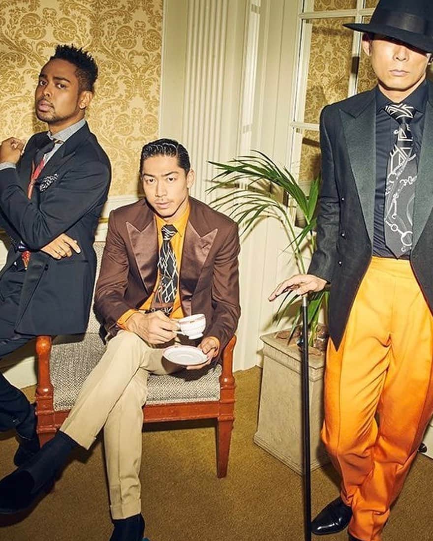 Shun Watanabeのインスタグラム：「NEW JACK SWING 🕺🏻🕺🏻🕺🏻EXILE THE SECOND  for @gqjapan online  @ralphlauren purple label 2020S/S  Photographer @kannjikilledswag  Fashion Direction and Styling  @shun_watanabe  Editor @dj_poipoi  #ralphlaurenpurplelabel  #exilethesecond  #newjackswing #bobbybrown #newedition #ボビ男」
