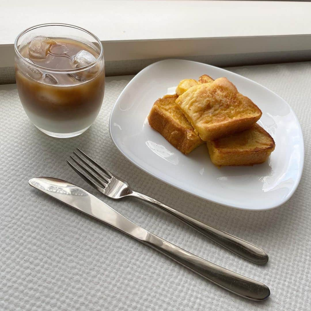 神﨑沙穏さんのインスタグラム写真 - (神﨑沙穏Instagram)「French toast🍞🍽 レモン汁を少し入れてるから 甘すぎずさっぱりしてて調度いい~🌼 #frenchtoast #おうちカフェ #베이킹」5月22日 20時42分 - i_am_saon