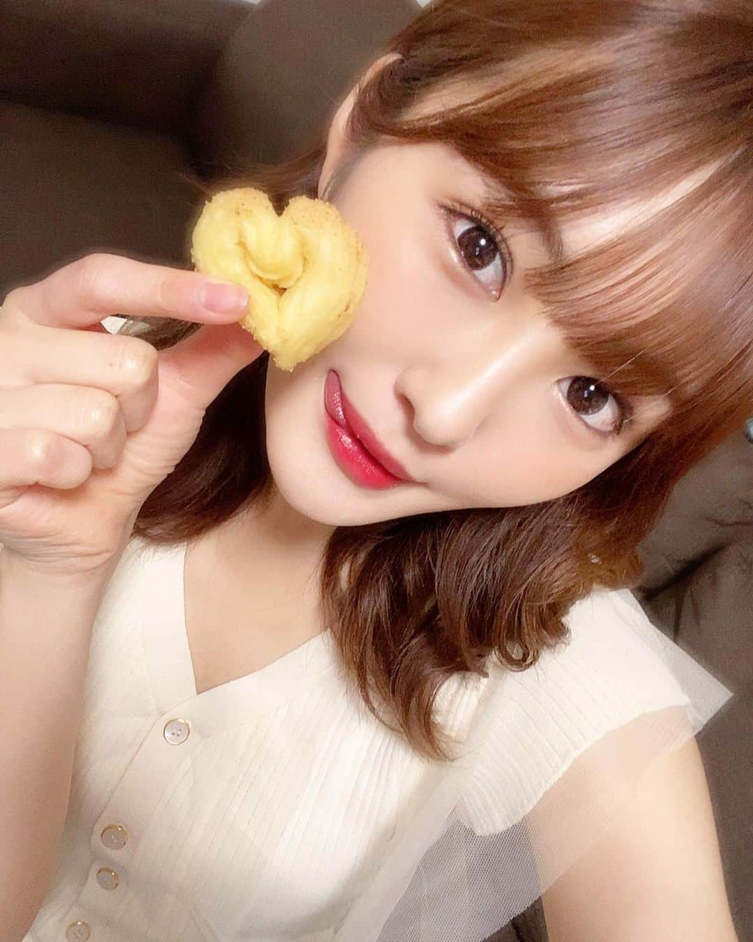 川上礼奈さんのインスタグラム写真 - (川上礼奈Instagram)「. 最近チュロスにハマりすぎて🤎 3日に1回は食べてる😳✨ 美味しい、、、幸せ、、、🤍🤍 #チュロス #ディズニーチュロス 作りたい、、、」5月22日 20時44分 - kawakami_rena