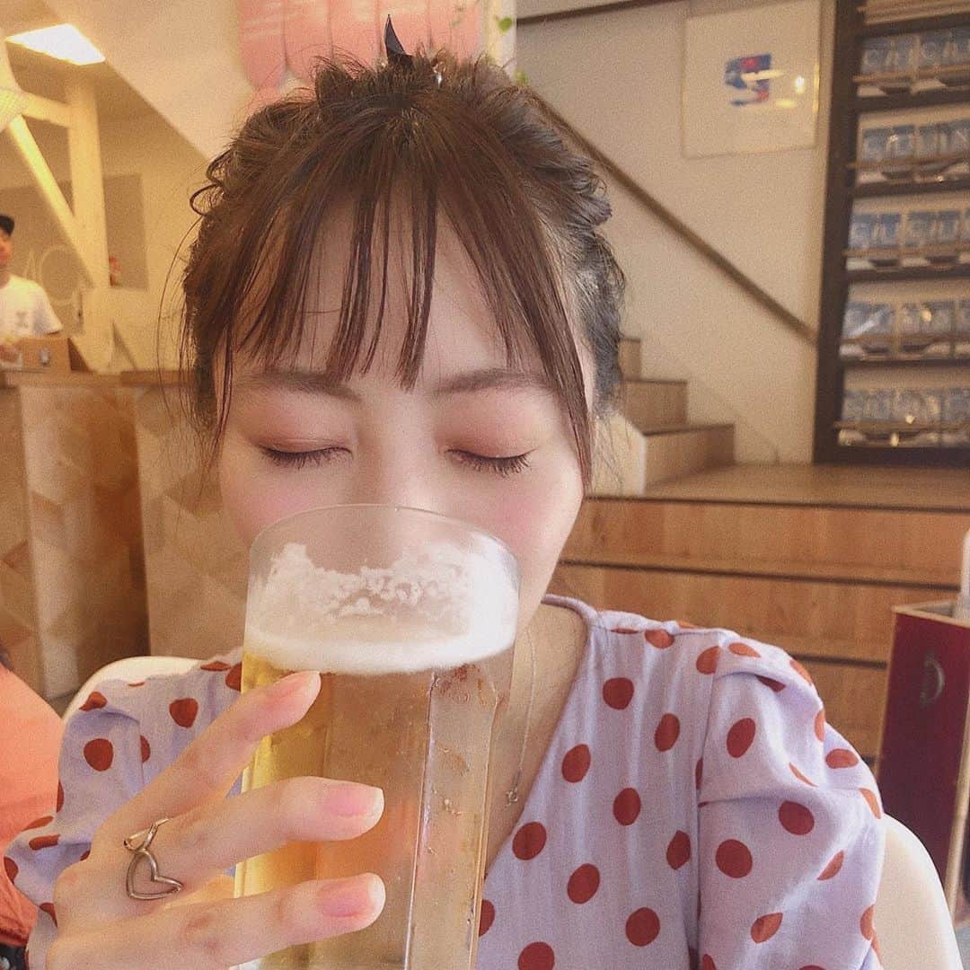 和田瞳さんのインスタグラム写真 - (和田瞳Instagram)「. 暑い日にビール飲みたい🍻 東京も緊急事態宣言の解除が見えてきて嬉しい、まだ油断はできないけどもう少しの辛抱だね🥺 . 去年鎌倉に行った時なんだけど、2階がお座敷になってて空くまで1階で飲んで待ってたの〜。また行きたいカフェ💓 . . #ビール #ビール女子 #beer #alcohol #underthepalmo #kamakura #鎌倉 #鎌倉カフェ #古民家カフェ #🍻 #🍺」5月22日 21時04分 - hitogram0218