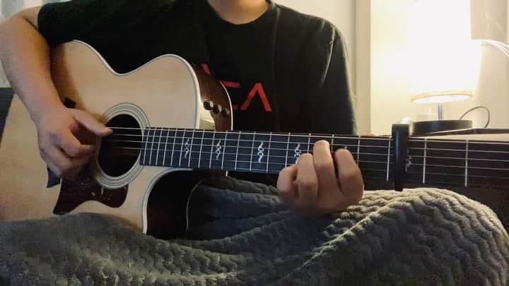 KAZUKI【ANFiNY】のインスタグラム：「リクエストから一曲😆🤲 #君が暮らす街 / #清水翔太  君が暮らすあの街は なんとなく暖かくて ただ、君に会いたくなるだけの 何でもない街  このメロディーが 心地良くてめっちゃ好き😌  みんなも聴いてみて♪  #ANFiNY #FANFiNY笑顔の輪チャレンジ  #拡散よろちょい #コメントもしてよろちょい #ANFiNYのYouTubeも登録してちょ」