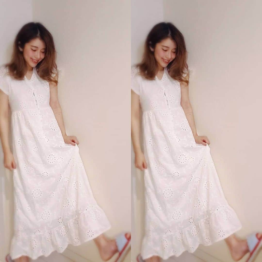 のインスタグラム：「. おうちでも相変わらず きちんとお洋服着てます♪ #fifth の #コットンレースマキシワンピース　はサラッと着れるから楽なのでおうちでも🏠🐇 お外に用事があったのでニットを上に重ねた日もあったよ。 60%オフクーポンでゲット🥰 せめて早く梅雨が明けてほしいな☂️太陽さん、早く顔を出してください🌞笑 #fifthtl #stayhome #coordinate #リラックスコーデ　#おうちファッション  #フィフス」