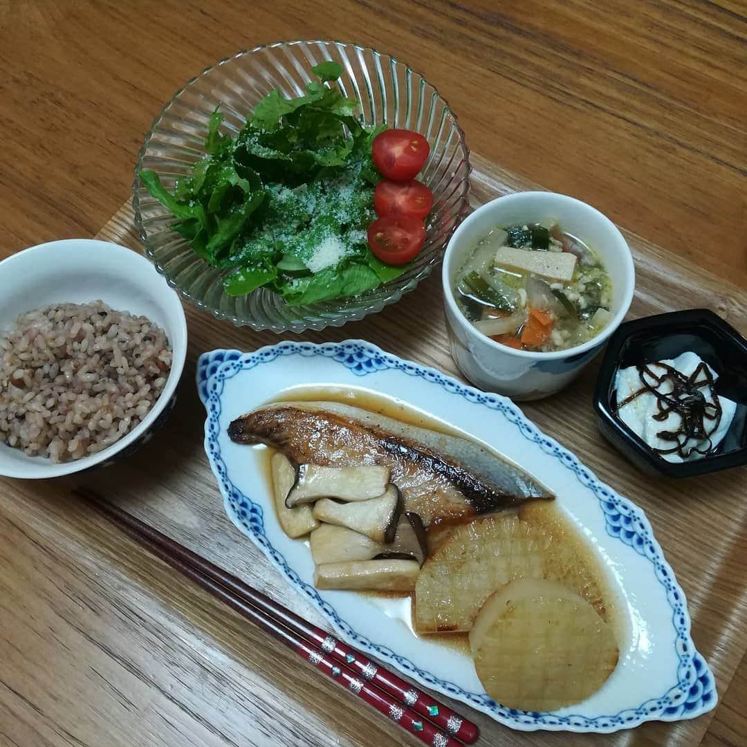 内田敦子のインスタグラム：「傷だらけの大根  #おうちごはん  #ダイエット  #和食  #夜ご飯 #健康オタク #サンドイッチ」