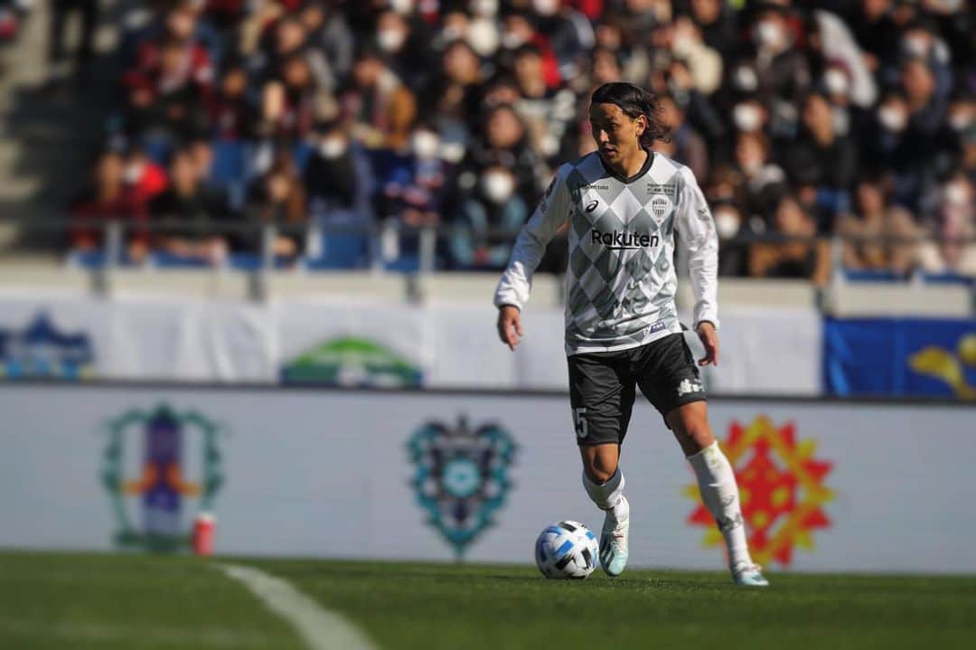 大崎玲央のインスタグラム：「⚽️🤙🏽」