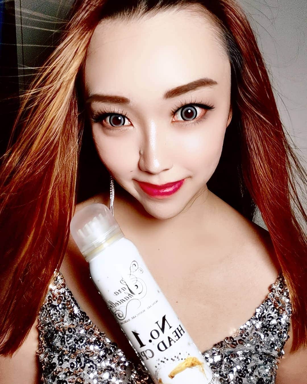 Nicole Chenのインスタグラム：「No.1 Head CPR Wild Ginseng Extracts Hair Tonic (made in USA) FDA & HSA APPROVED!! This wild ginseng extracts hair tonic is suitable for ALL Hair Types. Most Effective - Sensitive, Itchy, Troubled, Hair Loss, Bald Spots, Oily Scalps, Red Scalps.  BENEFITS - Promotes Hair Growth - Relieve Stress - Minty Sensation - Blood Circulation - Reduce Hair Itchiness - Anti Inflammatory - Eases Headaches & Migraines - Achieve PH Balance - Anti Dandruff - HBOT Oxygen Therapy  INGREDIENTS Highlights  Wild Ginseng Extracts - Natural TCM herbs to stimulate Hair Growth  Hyperbaric Oxygen Therapy (HBOT) - Medical use of Oxygen at a level higher than atmospheric pressure  Mint Extracts - Reduce Itchiness, Inflammation and Pain  Verbena Officinalis - Strengthens the Nervous System - Relaxing any Tension and Stress - Ease Depression and Melancholia  Hamamelis Witch Hazel - Hydration for the Scalp - Anti Oxidant  Rose Extract - Relaxing and Soothing effect on the Scalp  Bergamot - Aids Skin - Antiseptic Properties  Used by professional hair stylist and salons for over 10 years. It is now available for individual use at home!  How to use? - Pump 5 to 10 shots of ginseng extracts into different parts of your hair, massage it, leave it to dry. Recommended for use twice daily, day and night, for serious hair loss and itchy scalp issues. This is used after you wash and dry your hair. It is a leave in hair tonic. Shake the bottle well before use.  FDA USA APPROVED!! HSA SINGAPORE APPROVED!!! Get your HAIR GROWTH TREATMENT done at the comfort of your HOME!! At an Affordable Price!! Used by professional hair salons in Singapore, Indonesia and China. Don't need to waste thousands of $$$ at hair salons.. TEST 1 BOTTLE NOW! At only $79.  Singapore Standard Retail Price: $79.  Covid Promo (only May & June): $60 each!  Inbox Orders above $150 - Free Delivery!! NO Minimum Order. Test 1 bottle at $79nett.  P.S - If you would like to be OUR DISTRIBUTOR in Singapore or  #抖音#抖音有毒 #抖音上瘾 #抖音精选 #抖音短视频 #douyinvideos #uzzlang #korean #chinese #asian #tiktokchina  #uzzlangstyle #douyin #抖音日常 #抖音上癮 #抖音短視頻 #tiktok #douyinchina #小姐姐 #抖音🎵 #抖音短视频在线#情侣 #恋爱 #fashion」