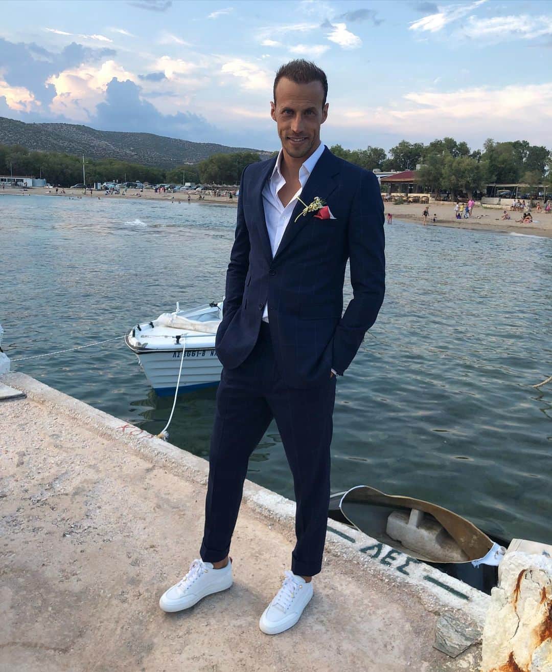 のインスタグラム：「Elegance is the only beauty that never  FADES  #beauty #elegance #elegant #fashion #papadogamvros #suits #moda」