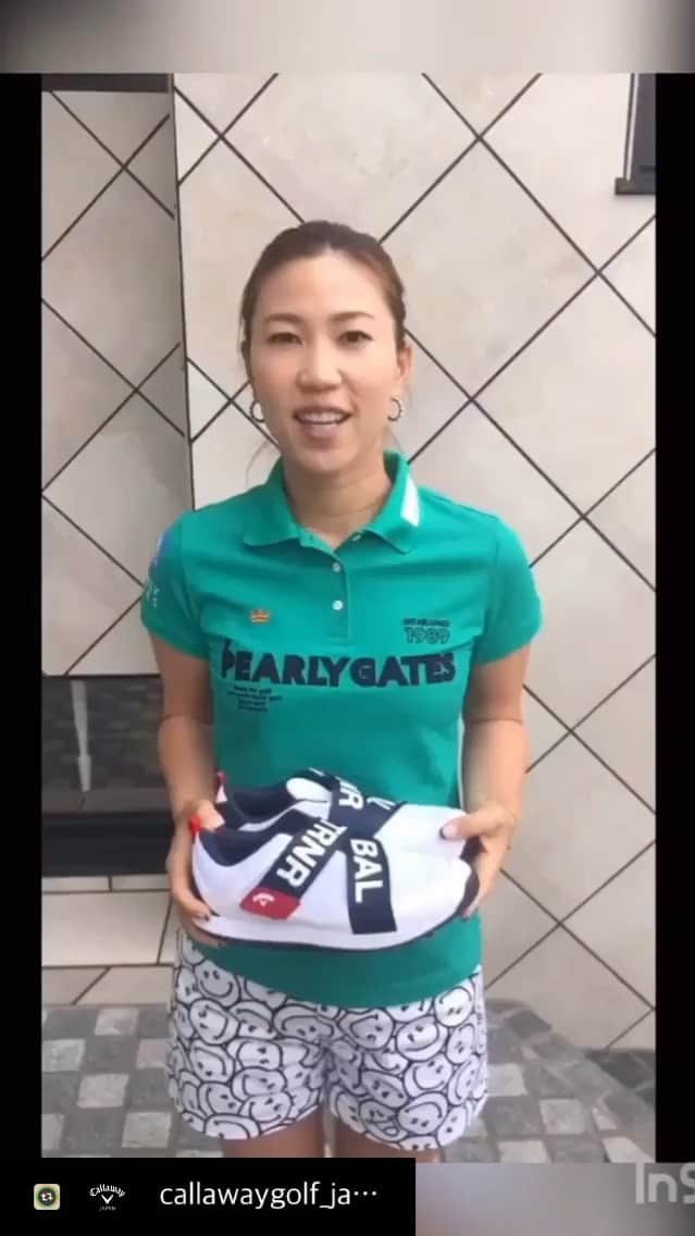 上田桃子のインスタグラム：「#Repost with @Repostlyapp @callawaygolf_japan キャロウェイ・スタッフプレーヤーの上田桃子プロから、バランス強化の片足トレーニングをご紹介！ カーブしたソール部分が特徴の練習用ゴルフシューズ“バルトレイナー”を履いて実践。 自分の重心軸を見つけて、骨盤を平行にすることがコツです。  @callawayapparel_japan  @momoko3030 #callaway #キャロウェイ #golf #ゴルフ #バルトレイナー #上田桃子 #TeamCallaway #今できること」