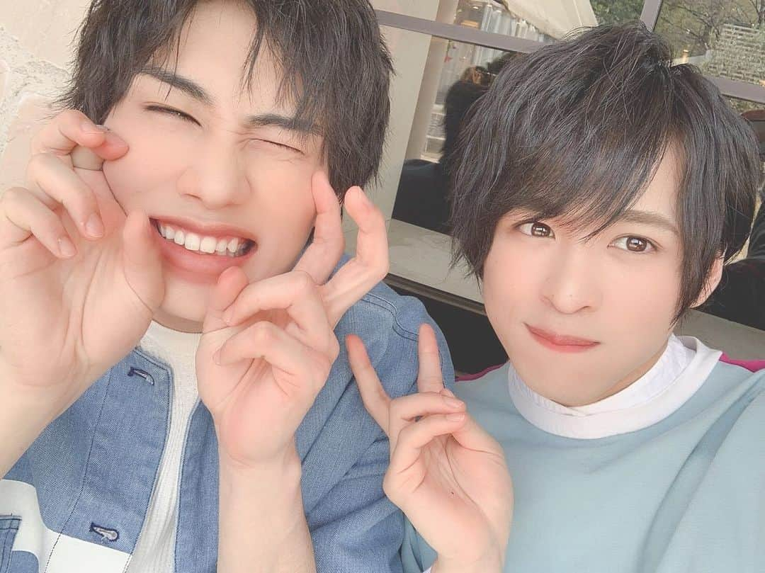 祭nine.さんのインスタグラム写真 - (祭nine.Instagram)「ﾋﾄｺﾏ。 . 大きく育つんだぞ🥺💗🌱 . . 5月28日(木)に発売する 「季刊 ボイメン祭VOL.2 2020春」 の表紙を祭nine.が担当させていただきます☺️🤍 . 今回も素敵な衣装を着させていただいて みんなでBBQを楽しみました😋🍖🍴 . 限定生写真やサイン入りポストカードなどの ご購入特典もございますのでぜひチェックよろしくお願いします🤲 . #祭nine. #浦上拓也 #うらぽん #😈🧸 #豆苗ちゃん #早く食らいたいな #急なアマゾネス化  #暑過ぎて厚揚げになるわね #インスタグラムの使い方忘れた😬 #TVガイドにも載ってるよ」5月22日 21時31分 - matsuri_nine.official