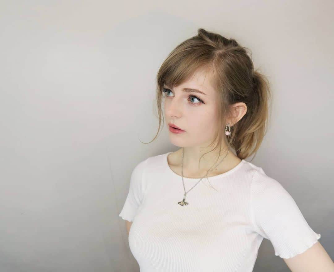 Ella Freyaのインスタグラム：「ユーチューブでおすすめのオランダの食べ物について話す動画をアップしたので良かったら見てみてください~~ リンクをプロファイルに載せた!」