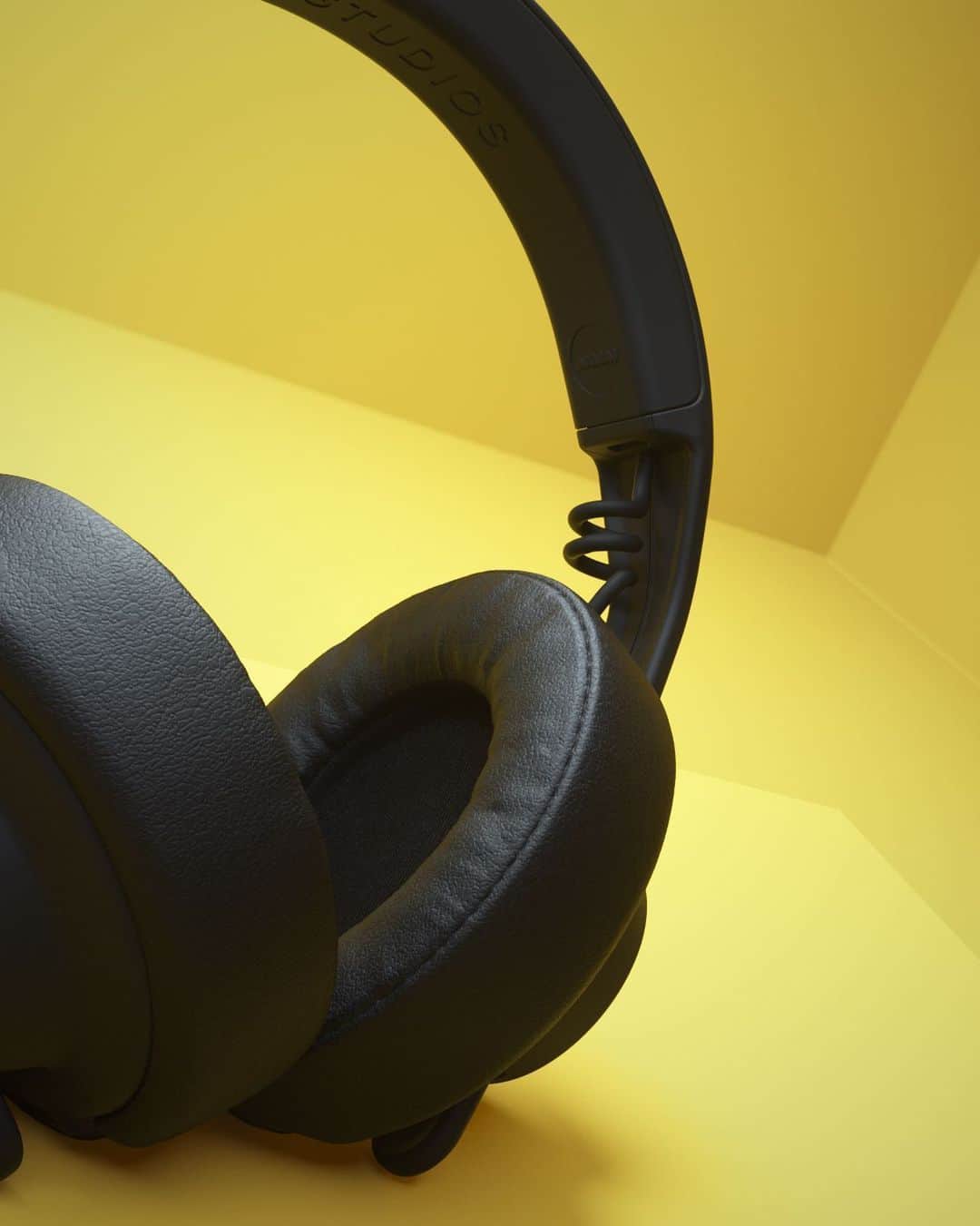 AIAIAIのインスタグラム：「The COLORSXSTUDIOS Limited edition Wireless TMA-2 #colorsstudio #tma2 #music」