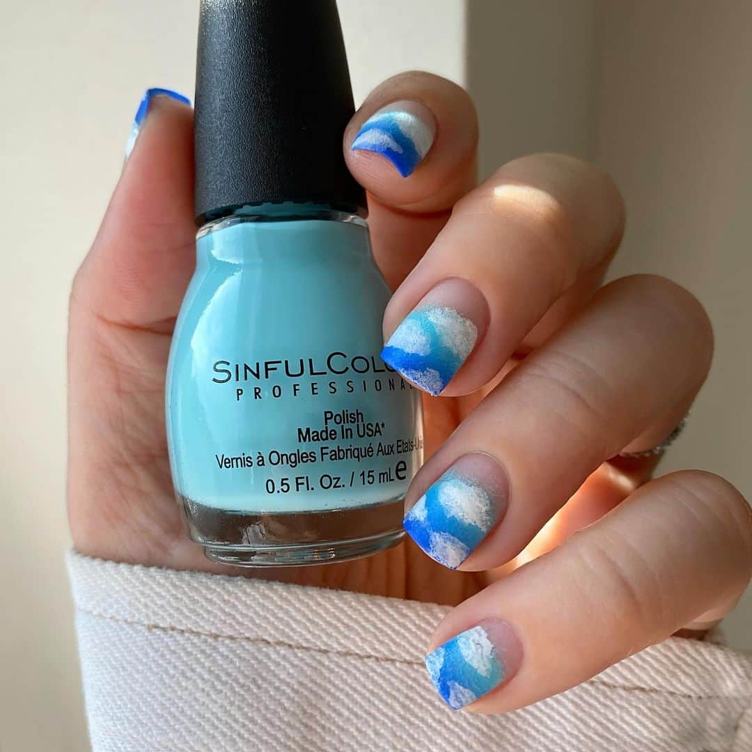Soniaさんのインスタグラム写真 - (SoniaInstagram)「I partnered with @sinfulcolors_official to create this easy cloudy look☁️. I love how they have a range of bold, trendy colors all at affordable prices🙌🏼 For this mani I used shades Snow Me White, Endless Blue and Wonder Mint – all available @walmart. ☀️ Check out my stories to watch the tutorial!💙 #ad #xoxosinfulcolors」5月23日 3時15分 - badgirlnails