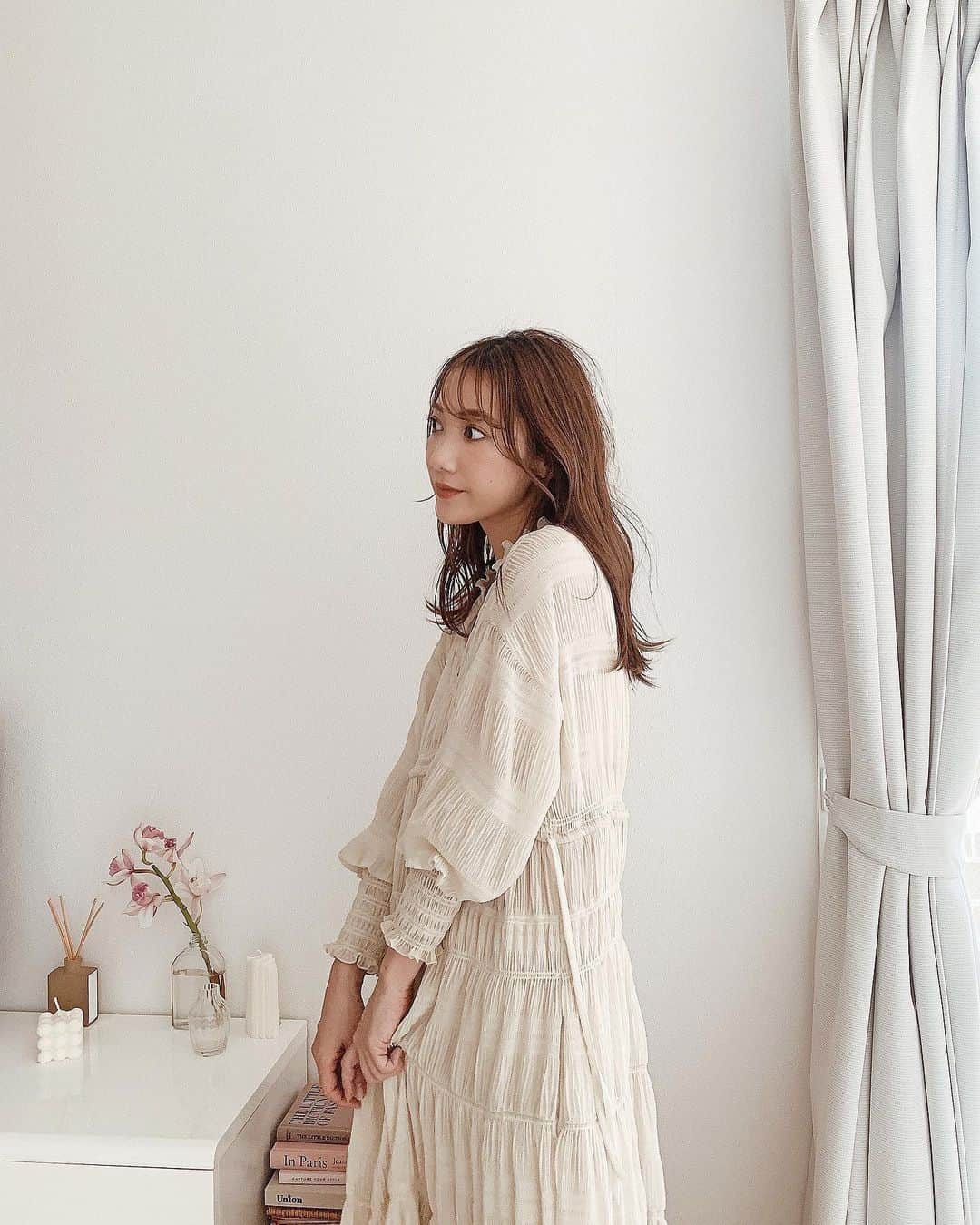 小川陽香のインスタグラム：「ㅤ 久しぶりにワンピース♡ @amerivintage  ㅤ 袖の感じとかもう。。可愛い🥺👍🏻 色迷ったけどこれにした～🧡 丈もサイズもぴったり☺︎ ㅤ ㅤ #ootd #code #fashion #amerivintage #onepiece #inmyroom #interior #コーデ #ファッション #ワンピース #アメリヴィンテージ #インテリア #おうち時間 #私服コーデ #私服」