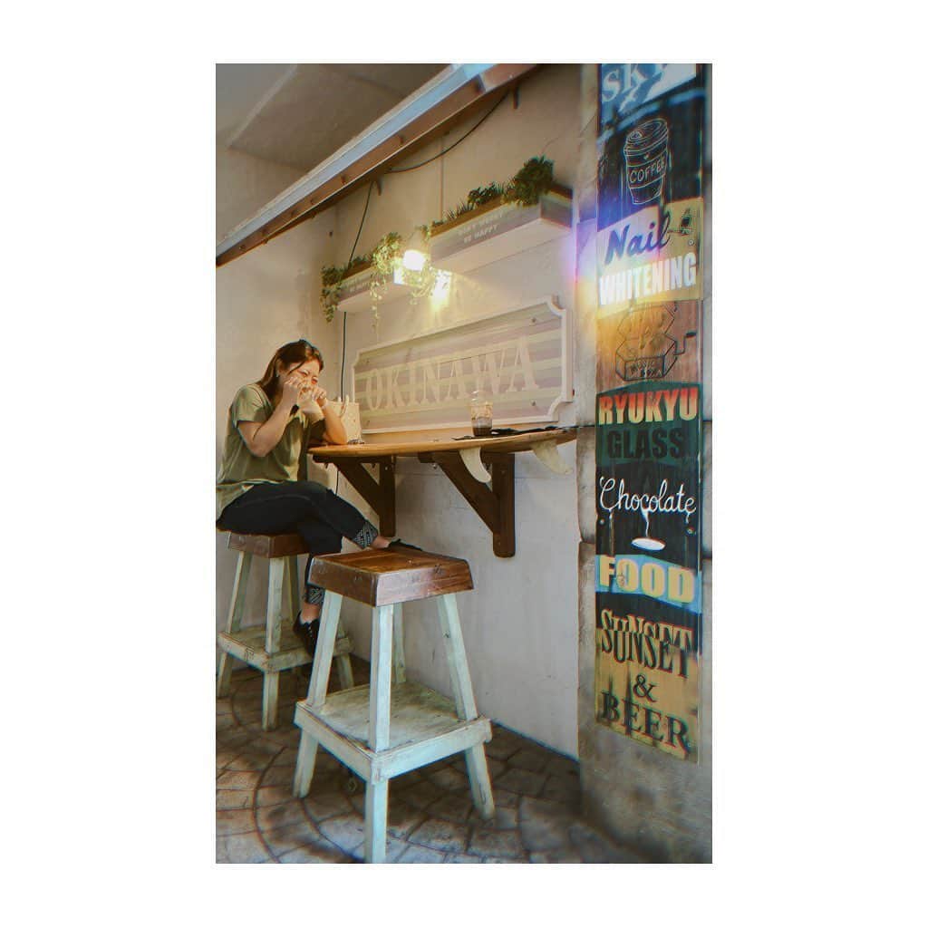 宮里美香のインスタグラム：「*** Always want to make a smile.. Love Okinawa.🌺 Have a great weekend everyone!! . . どんな時もいつも笑顔でいたい。 沢山の笑顔で溢れますように 皆さん、良い週末を！！ . . #makesmile #keepsmiling  #loveokinawa  #haveagreatweekend  #笑顔が一番  #沢山の笑顔で溢れますように #大好きな沖縄  #皆さん #良い週末を」