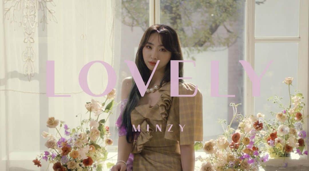 コン・ミンジさんのインスタグラム写真 - (コン・ミンジInstagram)「MINZY (공민지) - Lovely D-2 2020.05.24 (Sun) 6pm KST Song & Musicvideo coming soon!  이제 거의 2일밖에 남지않았네요! :) 2020.05.24 (일) 저녁6시 음원과 뮤직비디오가 동시 공개됩니다♥️ #minzy #comeback #lovely #new」5月22日 22時01分 - _minzy_mz