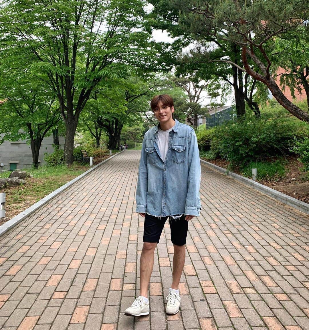 チェ・ソンジュンのインスタグラム：「수없이 걸었던 길인데 오랜만에 감회가 새롭네 :)」