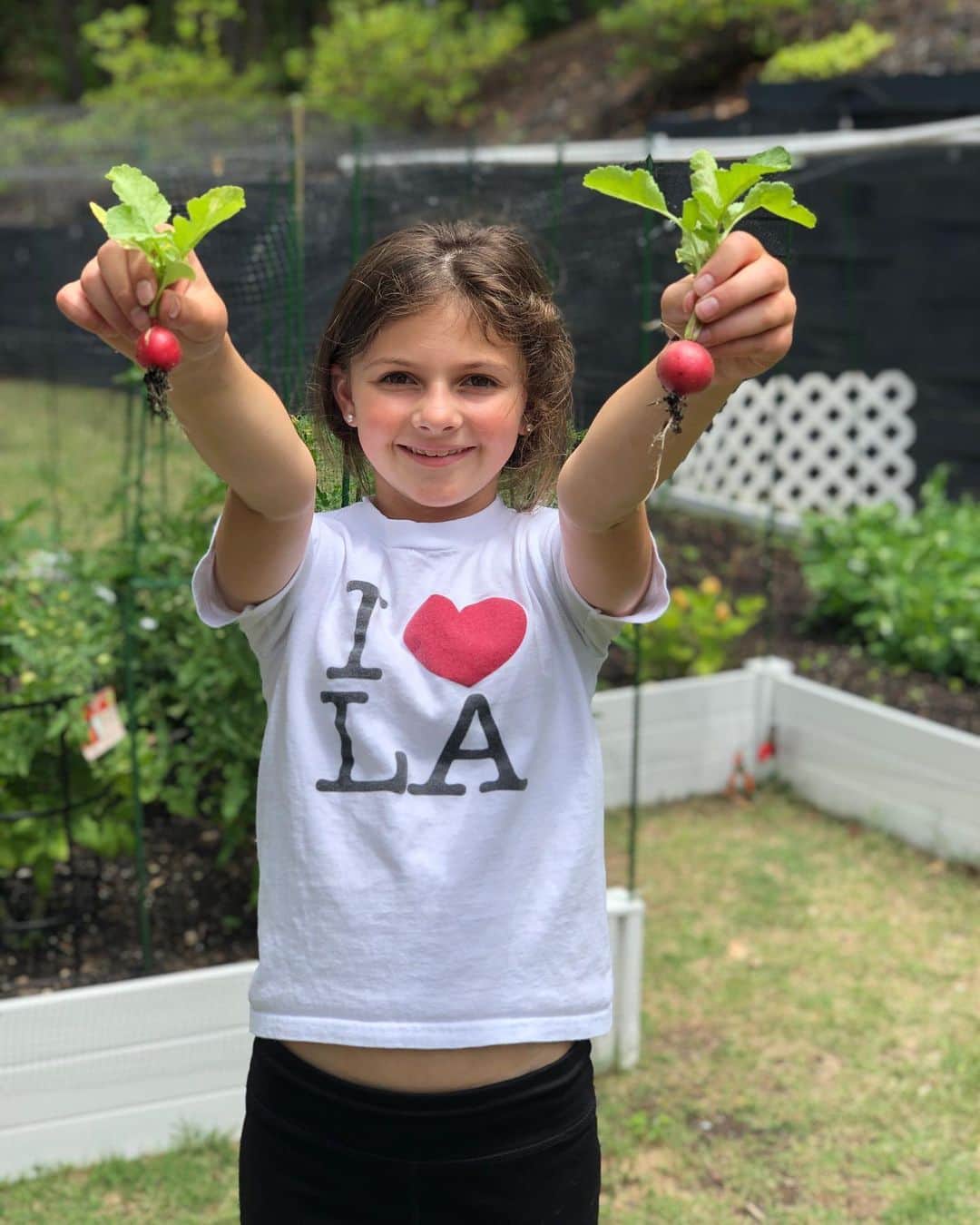 Angie Keiserのインスタグラム：「First harvest!!!! And we’ve got some tomatoes that are almost ready too 😍 As someone who has not been successful at gardening in the past, this has us all 💃🕺」