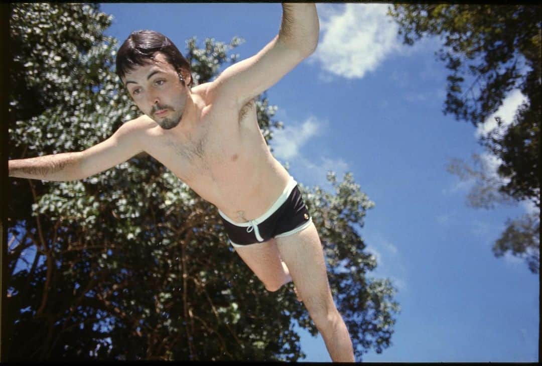 ポール・マッカートニーさんのインスタグラム写真 - (ポール・マッカートニーInstagram)「Paul in Jamaica, 1971. Photo by @lindamccartney ☀️ #FBF #FlashbackFriday」5月22日 22時37分 - paulmccartney