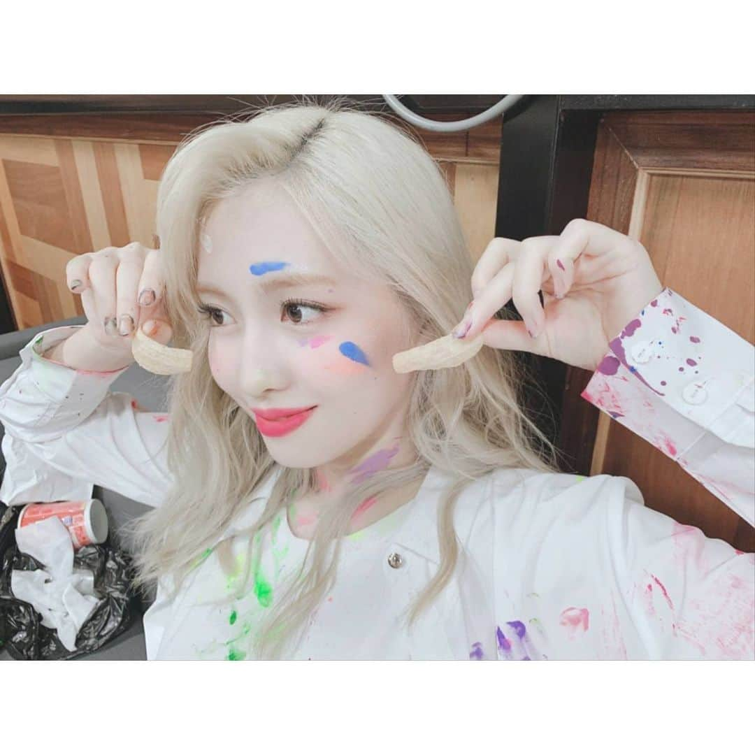 TWICEさんのインスタグラム写真 - (TWICEInstagram)「오늘 티저는 뭐나오징?ㅎㅎ 나도 잘 몰라용...ㅋㅋ 궁금하다아앙 ㅎㅎㅎ」5月22日 22時39分 - twicetagram