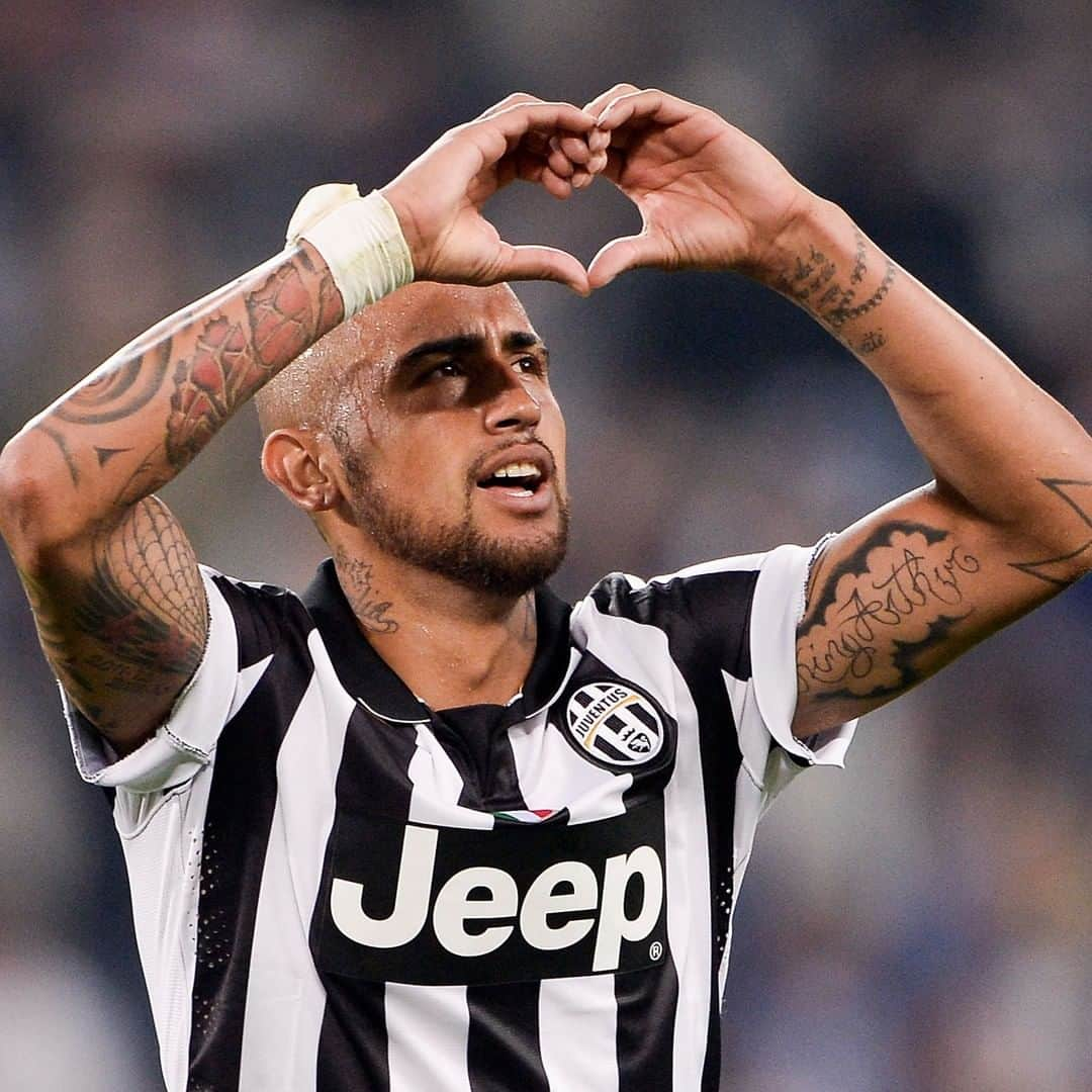 ユヴェントスFCさんのインスタグラム写真 - (ユヴェントスFCInstagram)「HBD @kingarturo23oficial ❤️ #FinoAllaFine #ForzaJuve」5月22日 22時49分 - juventus