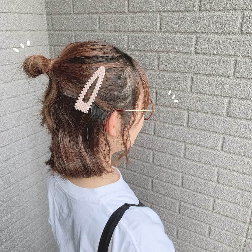 夏川愛実のインスタグラム：「﻿ ﻿ びっくりするくらいプリン🍮﻿ ﻿ ﻿ #ヘアアレンジ#ボブアレンジ#ショートボブ#ショート女子﻿ #ヘアアレンジ#ボブカット#ショートヘア#ボブ﻿ #お団子ヘア#お団子ハーフアップ#ウェーブ巻き﻿ #おうちじかん#ステイホーム#おうちコーデ﻿ ﻿ ﻿ ﻿ ﻿ ﻿」