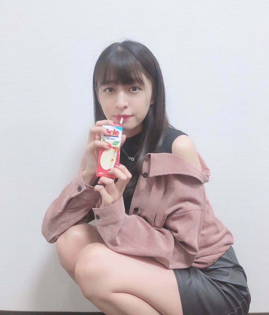 四島早紀さんのインスタグラム写真 - (四島早紀Instagram)「🍎🍏🧃ジュースはリンゴが好き🍹♡ . ジュース買うならリンゴジュースで さっぱり派なんだけど、みんなは？？☺️ . . #1週間連続 #投稿 #やればできる #ootd #Followme #フォロワー募集中 #いいね #リンゴジュース #🍎 #もう #タグ #限界 .笑」5月22日 22時45分 - saki_shishima