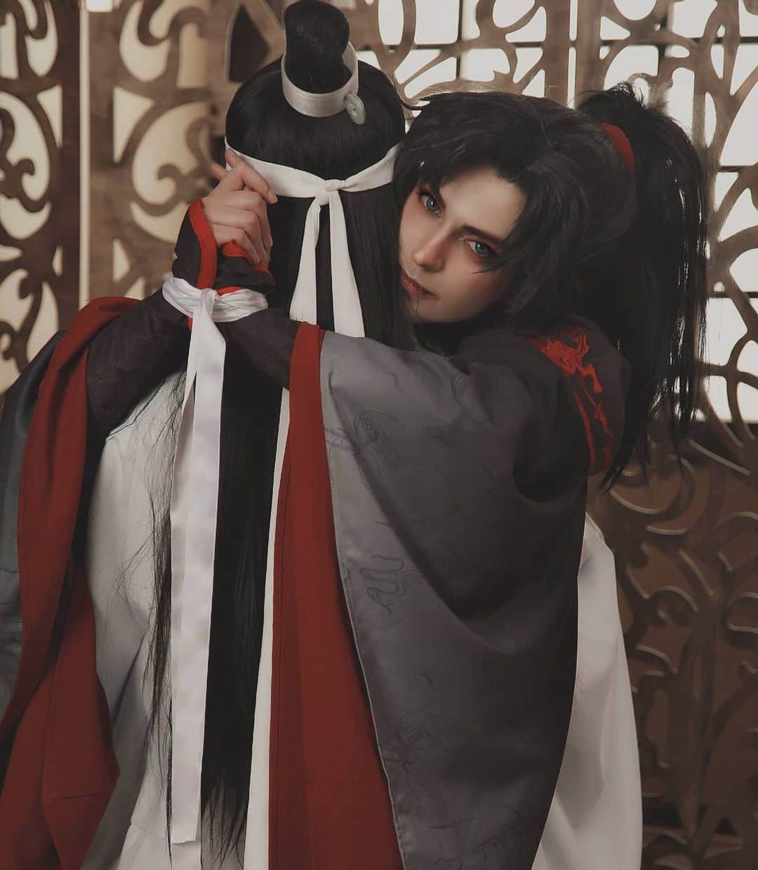 Gesha Petrovichのインスタグラム：「Mo Dao Zu Shi Thanks for support, you guys amazing ❤️✨❤️✨❤️✨❤️✨❤️✨❤️✨❤️✨ Ph : @diemaru Wigs : @geshacos Subscribe for more on P❤️treon (link in bio)」