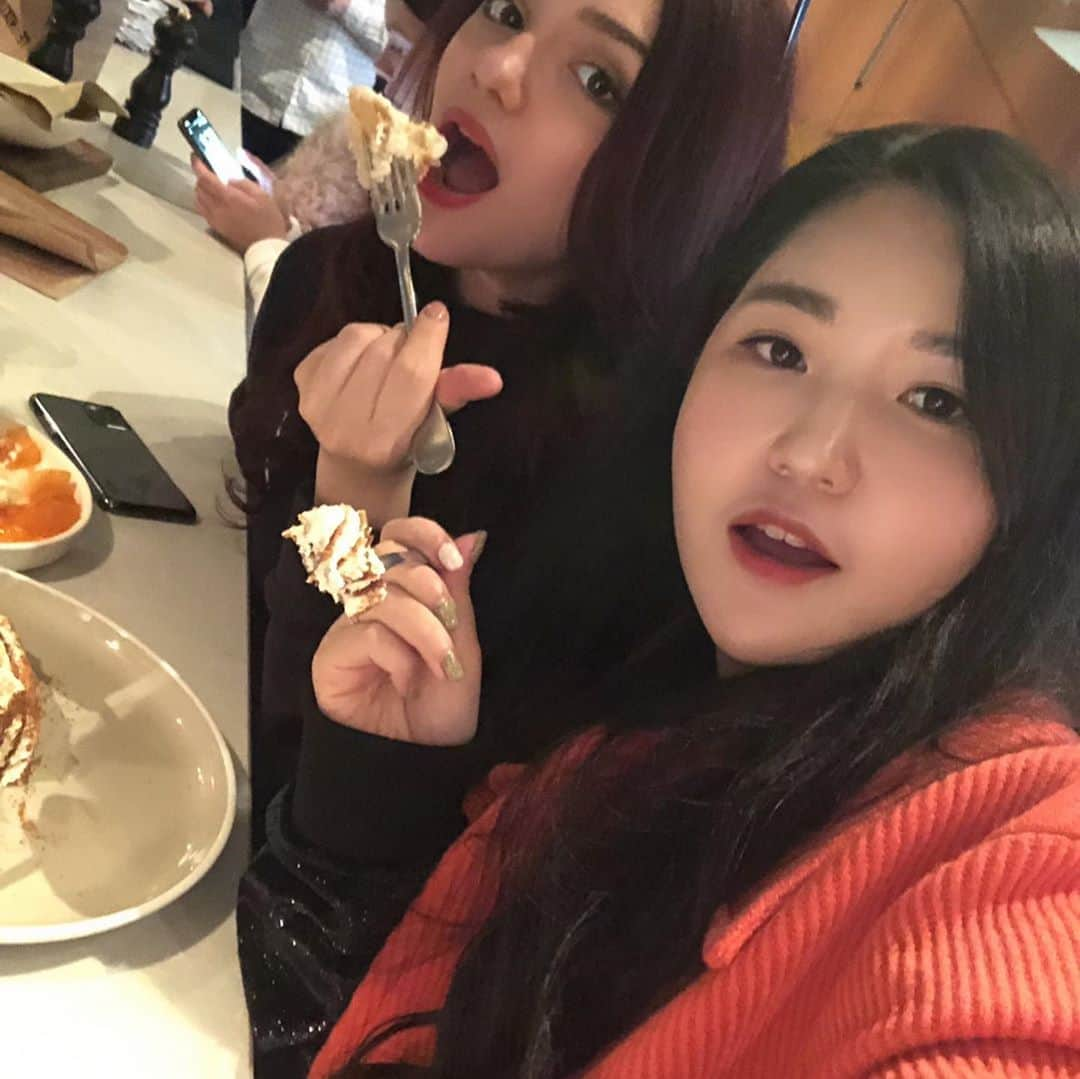 エフゲニア・メドベージェワさんのインスタグラム写真 - (エフゲニア・メドベージェワInstagram)「Just scrolling my phone pics and found some memories from our beautiful day in Moscow🥺❤️ . @kristian_kostov_official  @soobeen4ik」5月22日 23時05分 - jmedvedevaj